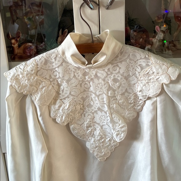 Nilani sz 4 Vintage Elegant White Lace Women's Top euc buttons up back Victorian - Picture 2 of 8